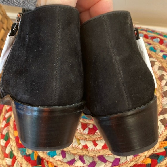 NWOT Vionic Serena Black Ankle Boots - Picture 5 of 6